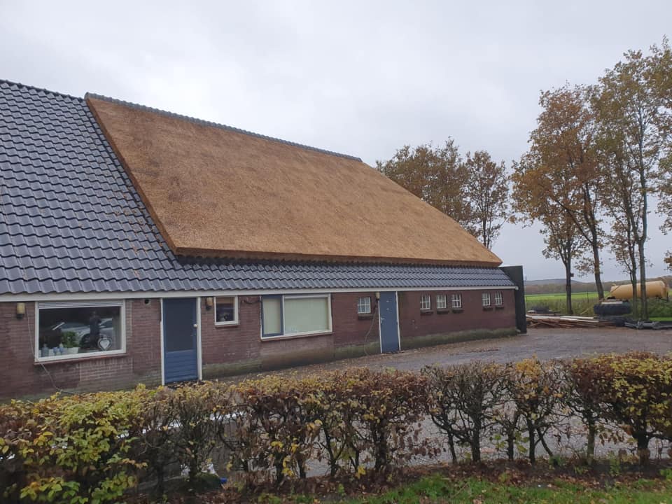 Mooie klus gehad in Drijber. Pannen zijn gelegd door Bouwbedrijf Peter Waninge. Veel plezier met jullie nieuwe dak!